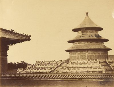 Himmelens tempel från platsen där prästerna bränns i den kinesiska staden Pekin. Oktober 1860 av Felice Beato