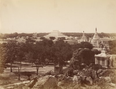 Den makalösa pagoden från Mandalay Hill av Felice Beato