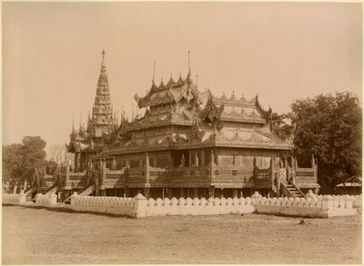The Nan-U Human-Se, Shwe-Kyaung i palatset i Mandalay, Burma, sent 1800-tal (albumintryck) av Felice Beato