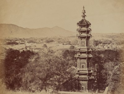 Utsikt över sommarpalatset Yuen Min Yuen, Pekin, visar pagoden..., oktober 1860, 1860. av Felice Beato
