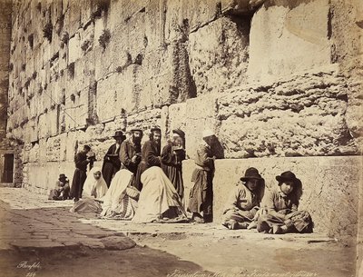 En grupp israeliter som ber vid klagomuren (eller västra muren), Jerusalem av Félix Bonfils