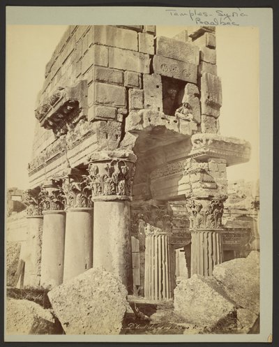 Detalj av kapitäl i pronaos i Baalbek av Félix Bonfils