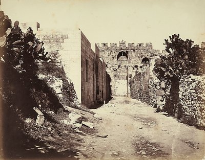 Utsikt över en del av stadsmuren och Saint Annes hus i Jerusalem av Félix Bonfils