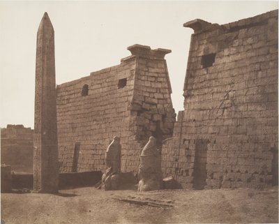 Luxor (Thebe), tidigare byggnad - pylon, kolosser och obelisk av Félix Teynard