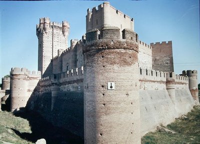 Utsikt över Castillo de la Mota, byggd för Juan II 1440 av Fernando de Carreno