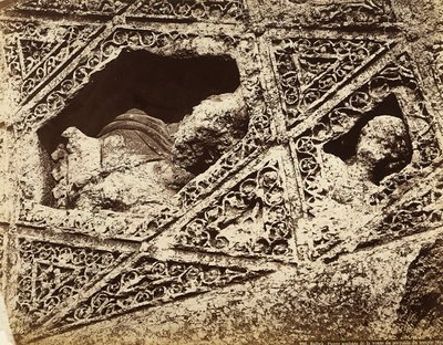 Detalj av den skulpturala dekorationen i ett tempel, i den arkeologiska zonen Heliopolis eller Baalbek, forntida syrisk stad, nu Libanon av Félix Bonfils