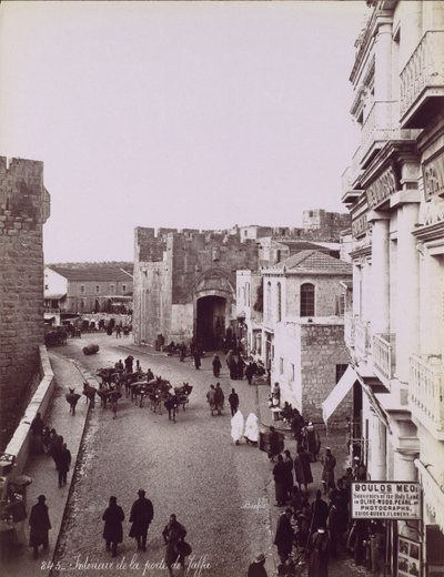Interiör av Jaffa-porten, ca. 1870. av Félix Bonfils