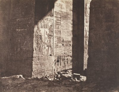 Ön Fileh Philæ, första pylon, fransk inskription graverad på Ori..., 1851-52. av Félix Teynard