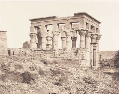 Ön Fileh Philae, östra kvarteret - sidovy från punkt D, 1851-52, tryckt 1853-54. av Félix Teynard
