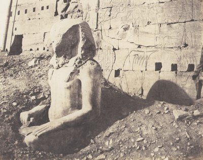 Karnak Thebe, Third Pylon - Colossus of Limestone Spath, i D, 1851-52, tryckt 1853-54. av Félix Teynard