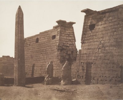 Luxor Thebe, tidigare konstruktion - Colossi Pylon and Obelisk, 1851-52. av Félix Teynard