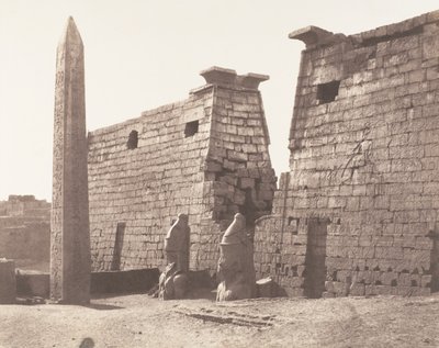 Louksor Thebe, Anterior Construction - Pylon, Colossi and Obelisk, 1851-52, tryckt 1853-54. av Félix Teynard