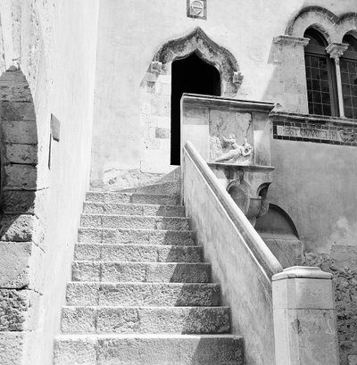 Saracenskt slott i Taormina, Sicilien av Fosco Maraini