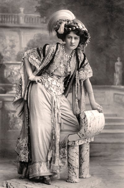 Elizabeth Firth, skådespelerska, 1908. av Foulsham and Banfield