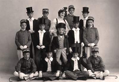 Gertie Millar 1879-1952, engelsk skådespelerska, 1905. av Foulsham and Banfield