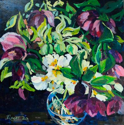Helibore and Primroses on a Dark Ground, 2020 (akryl på duk) av Frances Naggs