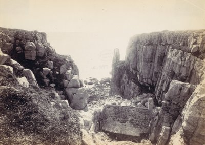 [Rocky Inlet with Seascape], 1870-talet. av Francis Bedford