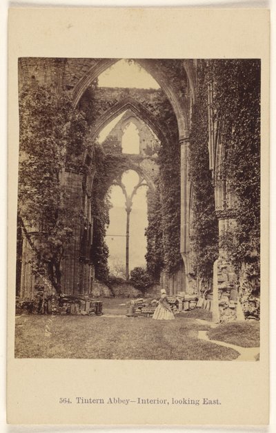 Tintern Abbey - interiör, vy mot öster av Francis Bedford