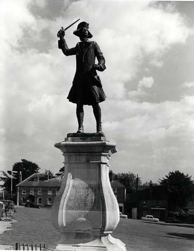 Staty av generalmajor James Wolfe (1727-59) (brons) (s/v foto) av Francis Derwent Wood