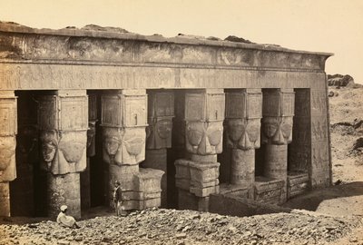 "Egypten och Palestina": fasad av pronaos av templet från romartiden tillägnad gudinnan Hathor i Dandara, övre Egypten av Francis Frith