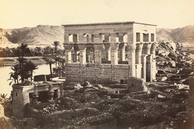 "Egypten och Palestina": Trajanus paviljong i det monumentala komplexet Philae, ön Agilkia, omgivningarna i Assuan, Egypten av Francis Frith