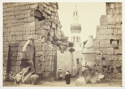 Ingången till det stora templet, Luxor, 1857. av Francis Frith