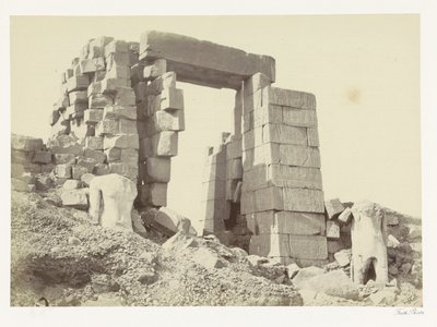 Granitpylon i Karnaktemplet Granitpylonen. Karnac (titel på objekt) av Francis Frith