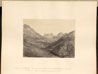 Berget Horeb (Sinai), "och hela berget låg i rök, ty Herren steg ned i eld". av Francis Frith