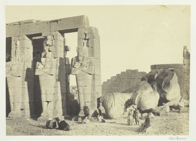 Osiris pelare och den stora stupade kolossen, vid Memnonium, Thebe, 1857. av Francis Frith