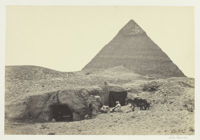 Klipptomber och Belzonis pyramid, Gizeh av Francis Frith