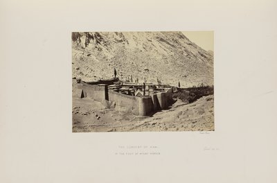 Klostret i Sinai, vid foten av berget Horeb av Francis Frith