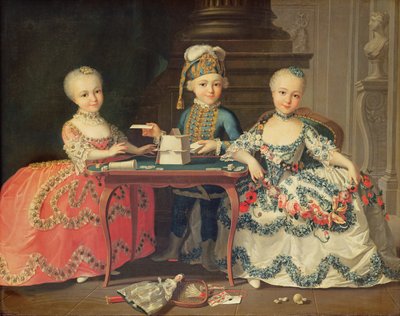 Gruppporträtt av en pojke och två flickor som bygger ett korthus med andra spel vid bordet av Francois Hubert Drouais