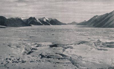 En Outlet Glacier Valley helt fylld med is, c1911, 1913 av Frank Debenham