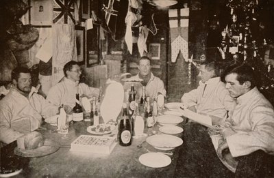 Midvinterdagen, 1912 - Officerarna, 1913. av Frank Debenham