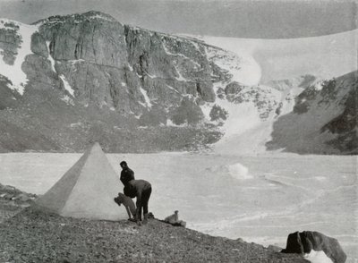 The Devils Punch Bowl, en tom Cwm i det sydvästra hörnet av Granite Harbour, 1912, 1913 av Frank Debenham
