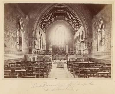 [Interiör i en kyrka] av Frank Meadow Sutcliffe