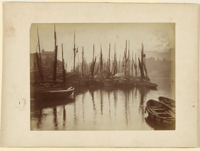 [Whitby hamn] av Frank Meadow Sutcliffe