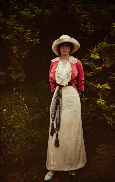 Tidigt autokromt porträtt i färg, cirka 1916, av kvinna, troligen Mrs F.P.Knott. av Franklin Price Knott