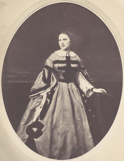 [Kvinnoporträtt, stående, tittar till vänster], 1850-60-tal. av Franz Antoine