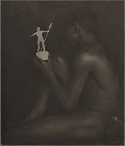 Ebenholts och elfenben, 1899. av Fred Holland Day