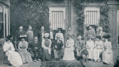 Kungliga husets fest på The Grove, Watford, Lord Clarendons residens, i juli 1909 1911 av Frederick Downer and Sons