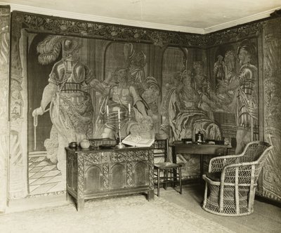 Kelmscott Manor: I rummet med gobelängvävnader av Frederick H. Evans