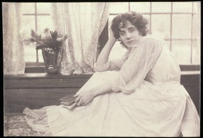 Porträttfotografi av Beatrice Stella Tanner (1865-1940), fru Patrick Campbell, av Frederick Hollyer (1837-1933). av Frederick Hollyer