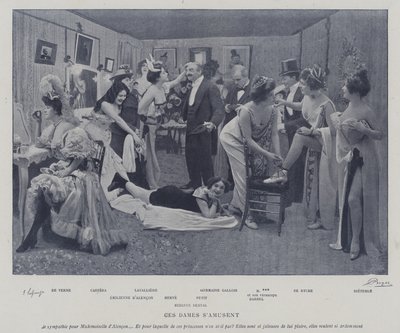 Skådespelerskor roar sig i omklädningsrummen på Theatre des Varietes, Paris (s/v foto) av French Photographer