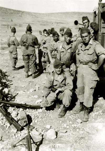 Algeriets krig: unga franska soldater i Jebel cirka 1960 av French Photographer