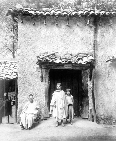 Ett exempel på Kabyle House, Paris Exhibition, 1889 av French Photographer