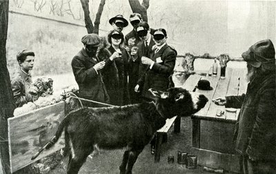 Fira bluff: på Salon des Independants 1910 presenterades en målning signerad av "Excessive Futurist Painter" Boronali, med titeln "Et le soleil somnade sur l"Adriatic", som var en stor framgång. Duken hade faktiskt målats med hjälp av a av French Photographer
