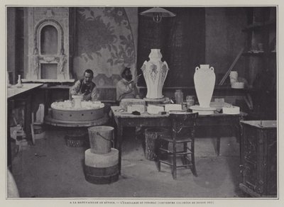 Emaljering med pensel på Sevres porslinsfabrik, Frankrike (s/v foto) av French Photographer
