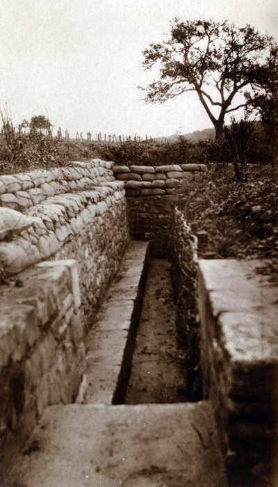 Första världskriget (1914-1918): vy av en skyttegrav modell "Lemberg skyttegrav", Hautebraye (Oise) av French Photographer
