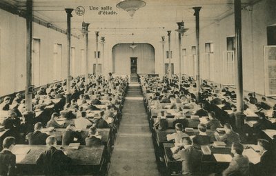 Franska skolklassrummet. Saint-Roch, Ferrieres. Vykort skickat den 25 oktober 1913. av French Photographer
